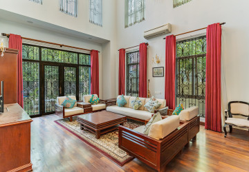 5 Bedroom Villa For Rent - Tonle Bassac, Phnom Penh thumbnail
