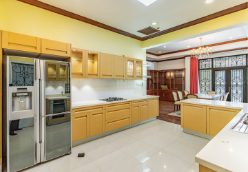 5 Bedroom Villa For Rent - Tonle Bassac, Phnom Penh thumbnail