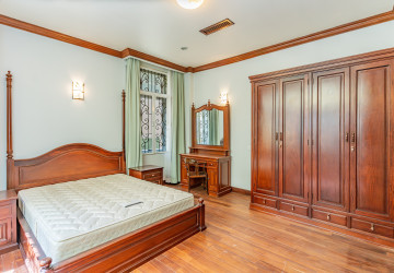 5 Bedroom Villa For Rent - Tonle Bassac, Phnom Penh thumbnail