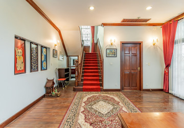 5 Bedroom Villa For Rent - Tonle Bassac, Phnom Penh thumbnail