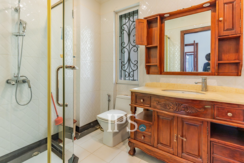 5 Bedroom Villa For Rent - Tonle Bassac, Phnom Penh