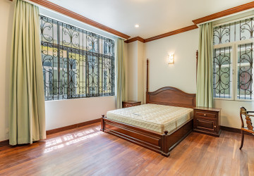 5 Bedroom Villa For Rent - Tonle Bassac, Phnom Penh thumbnail