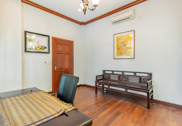 5 Bedroom Villa For Rent - Tonle Bassac, Phnom Penh thumbnail