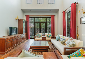 5 Bedroom Villa For Rent - Tonle Bassac, Phnom Penh thumbnail