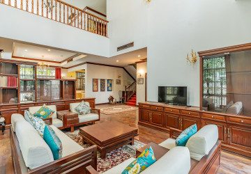 5 Bedroom Villa For Rent - Tonle Bassac, Phnom Penh thumbnail