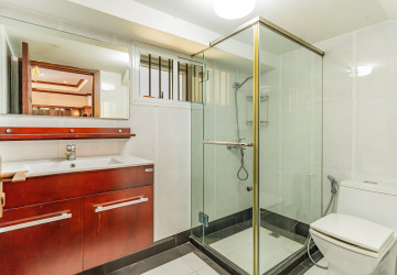5 Bedroom Villa For Rent - Tonle Bassac, Phnom Penh thumbnail