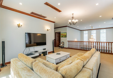 5 Bedroom Villa For Rent - Tonle Bassac, Phnom Penh thumbnail