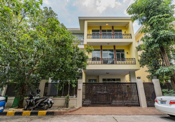 5 Bedroom Villa For Rent - Tonle Bassac, Phnom Penh thumbnail
