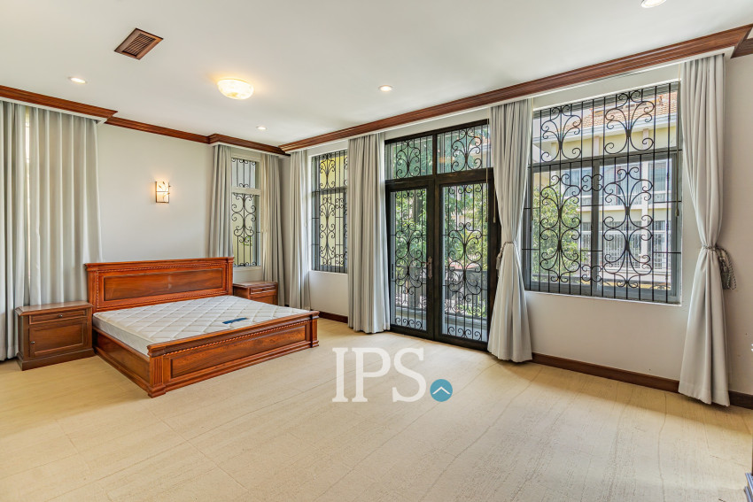 5 Bedroom Villa For Rent - Tonle Bassac, Phnom Penh