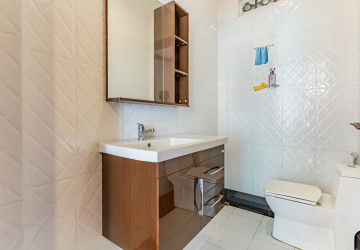 5 Bedroom Villa For Rent - Tonle Bassac, Phnom Penh thumbnail