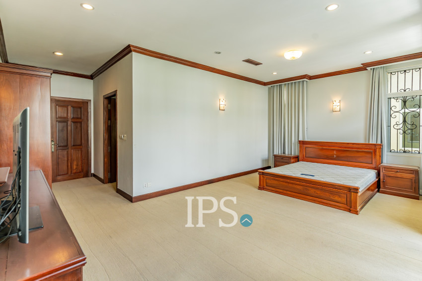 5 Bedroom Villa For Rent - Tonle Bassac, Phnom Penh