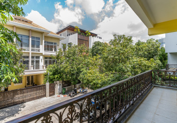 5 Bedroom Villa For Rent - Tonle Bassac, Phnom Penh thumbnail