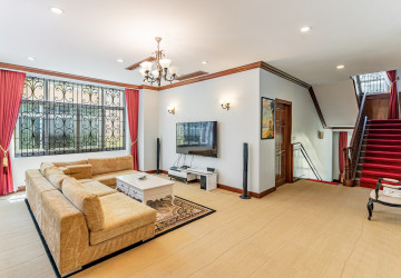 5 Bedroom Villa For Rent - Tonle Bassac, Phnom Penh thumbnail