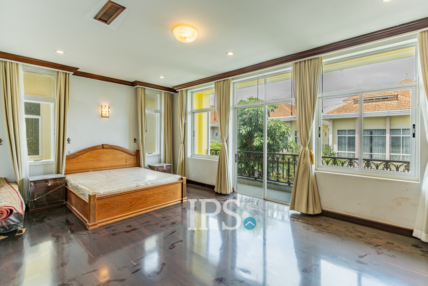 5 Bedroom Villa For Rent - Tonle Bassac, Phnom Penh