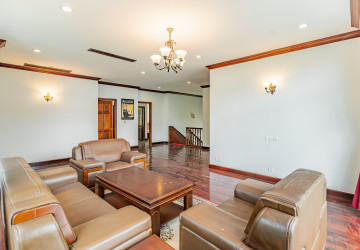 5 Bedroom Villa For Rent - Tonle Bassac, Phnom Penh thumbnail