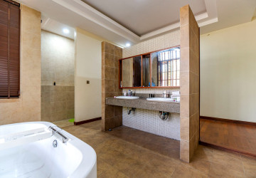 5 Bedroom  Villa For Rent - Sra Ngae, Siem Reap thumbnail