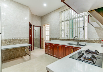 6 Bedroom Villa For Rent - Tonle Bassac, Phnom Penh thumbnail