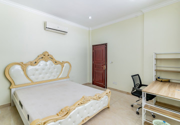 6 Bedroom Villa For Rent - Tonle Bassac, Phnom Penh thumbnail
