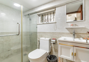 6 Bedroom Villa For Rent - Tonle Bassac, Phnom Penh thumbnail