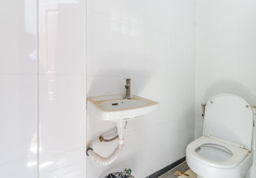 6 Bedroom Villa For Rent - Tonle Bassac, Phnom Penh thumbnail