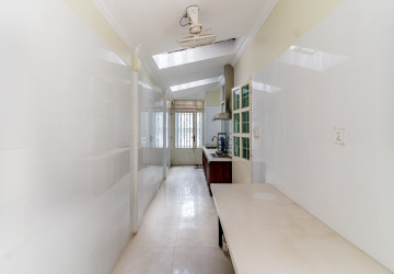 6 Bedroom Villa For Rent - Tonle Bassac, Phnom Penh thumbnail