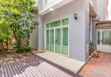 6 Bedroom Villa For Rent - Tonle Bassac, Phnom Penh thumbnail