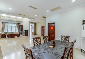 6 Bedroom Villa For Rent - Tonle Bassac, Phnom Penh thumbnail