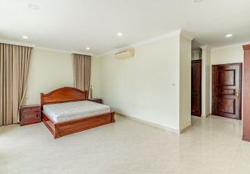 6 Bedroom Villa For Rent - Tonle Bassac, Phnom Penh thumbnail