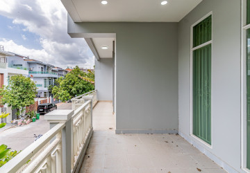 6 Bedroom Villa For Rent - Tonle Bassac, Phnom Penh thumbnail