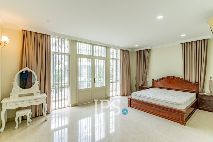 6 Bedroom Villa For Rent - Tonle Bassac, Phnom Penh