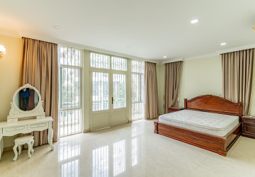 6 Bedroom Villa For Rent - Tonle Bassac, Phnom Penh thumbnail