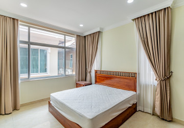 6 Bedroom Villa For Rent - Tonle Bassac, Phnom Penh thumbnail