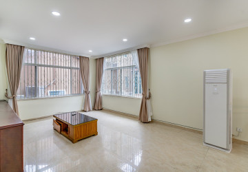 6 Bedroom Villa For Rent - Tonle Bassac, Phnom Penh thumbnail