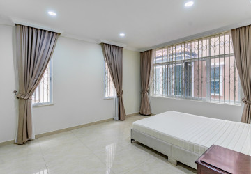 6 Bedroom Villa For Rent - Tonle Bassac, Phnom Penh thumbnail