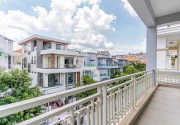 6 Bedroom Villa For Rent - Tonle Bassac, Phnom Penh thumbnail