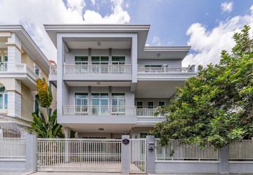 6 Bedroom Villa For Rent - Tonle Bassac, Phnom Penh thumbnail