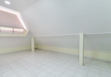 6 Bedroom Villa For Rent - Tonle Bassac, Phnom Penh thumbnail