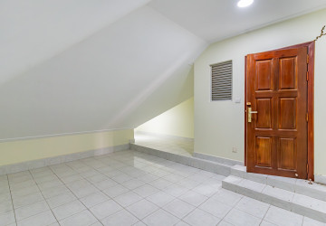 6 Bedroom Villa For Rent - Tonle Bassac, Phnom Penh thumbnail