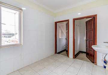 6 Bedroom Villa For Rent - Tonle Bassac, Phnom Penh thumbnail