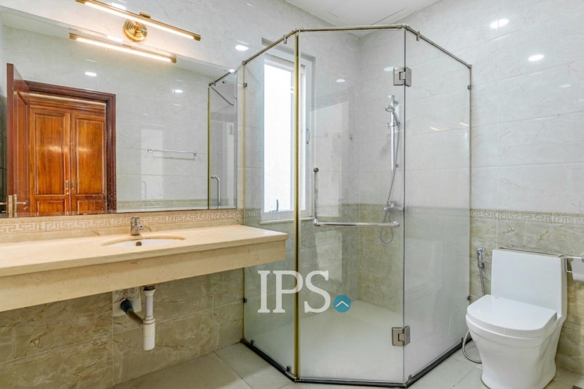 6 Bedroom Villa For Rent - Tonle Bassac, Phnom Penh