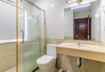 6 Bedroom Villa For Rent - Tonle Bassac, Phnom Penh thumbnail