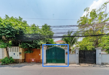Renovated 3 Bedroom Apartment For Rent - Tonle Bassac, Phnom Penh thumbnail