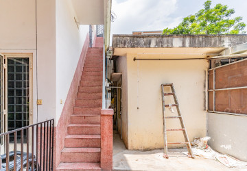Renovated 3 Bedroom Apartment For Rent - Tonle Bassac, Phnom Penh thumbnail