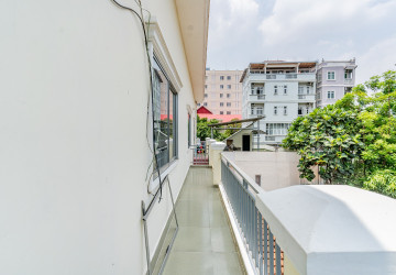 Renovated 3 Bedroom Apartment For Rent - Tonle Bassac, Phnom Penh thumbnail