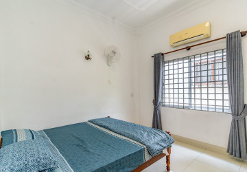 Renovated 3 Bedroom Apartment For Rent - Tonle Bassac, Phnom Penh thumbnail