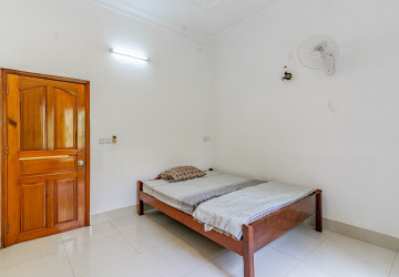 Renovated 3 Bedroom Apartment For Rent - Tonle Bassac, Phnom Penh thumbnail