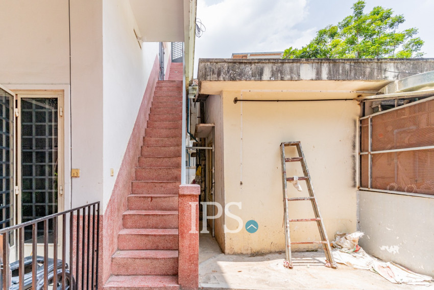 Renovated 3 Bedroom Apartment For Rent - Tonle Bassac, Phnom Penh