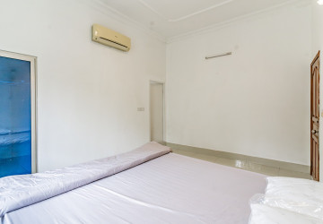 Renovated 3 Bedroom Apartment For Rent - Tonle Bassac, Phnom Penh thumbnail