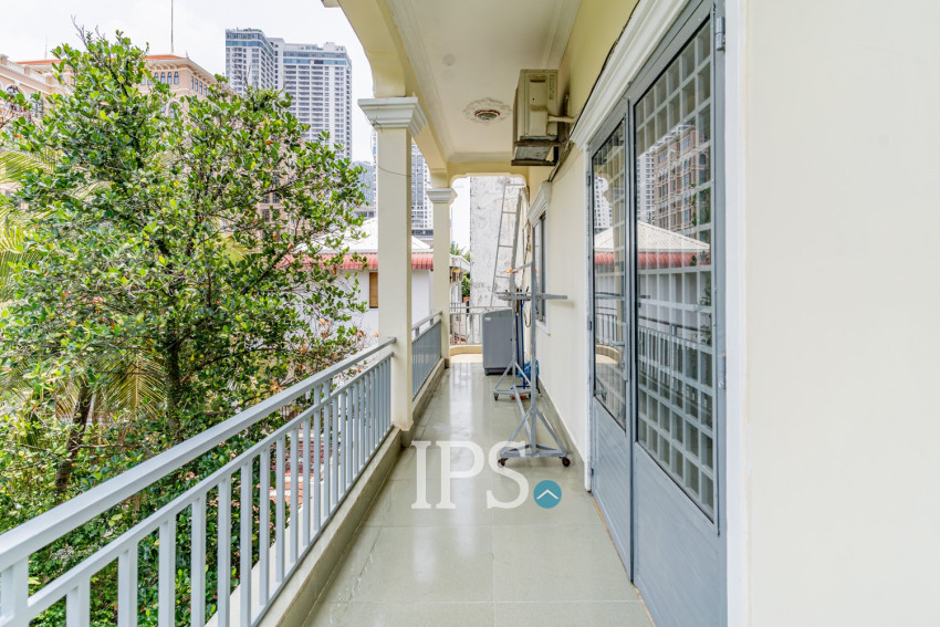 Renovated 3 Bedroom Apartment For Rent - Tonle Bassac, Phnom Penh