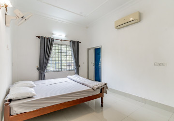 Renovated 3 Bedroom Apartment For Rent - Tonle Bassac, Phnom Penh thumbnail